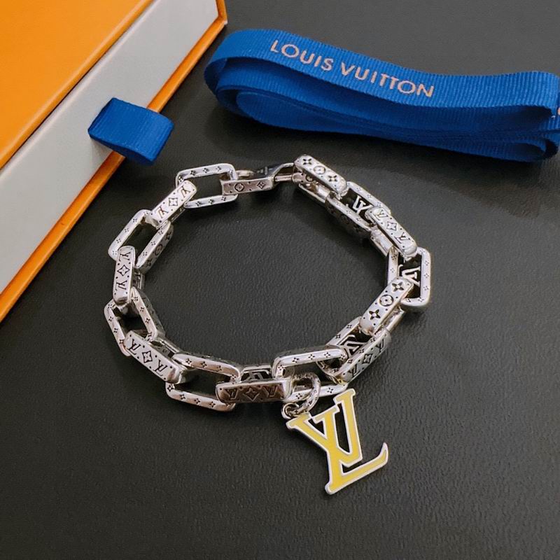 LV Bracelet 02lyr29